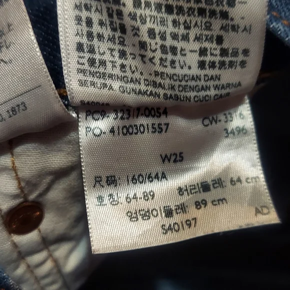 Levi's 501 Distressed Shorts - Picture 5 of 5